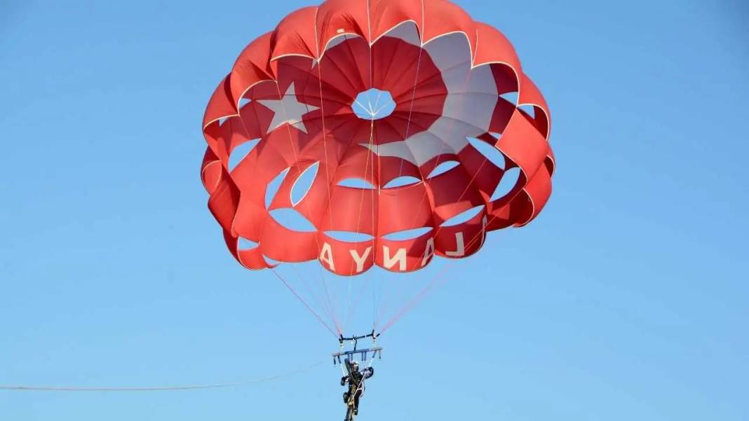 Alanya Semalarında Türk Bayraklı Bisiklet Şovu Nefes Kesti! 6